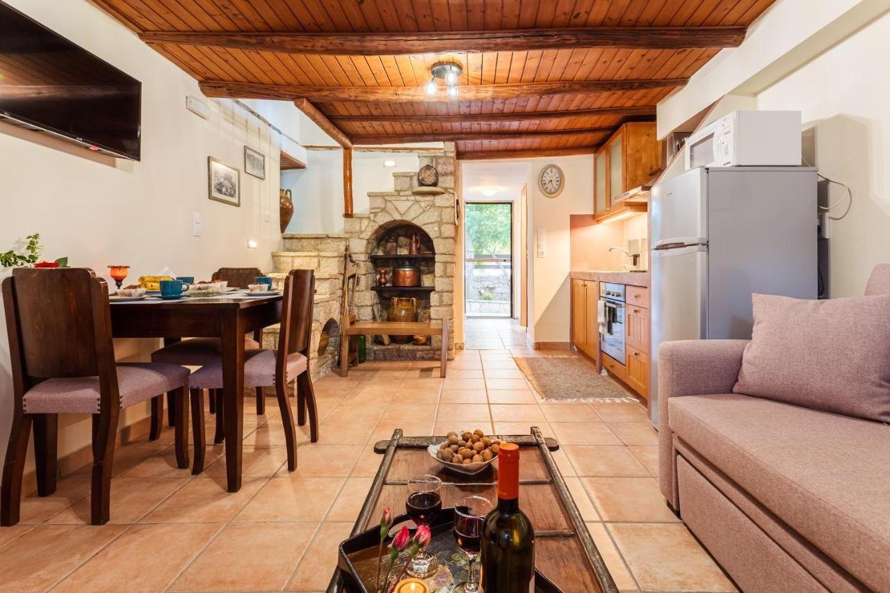 Hébergement de vacances Olive Garden Stone House Near The